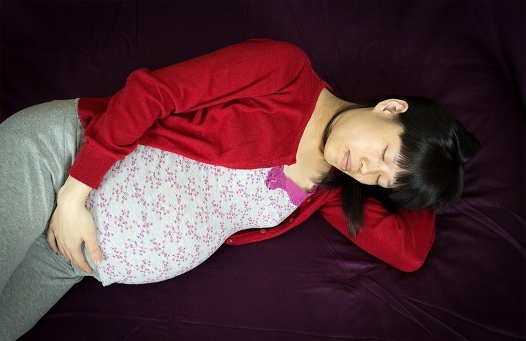 Dormire bene in gravidanza: come scegliere il materasso